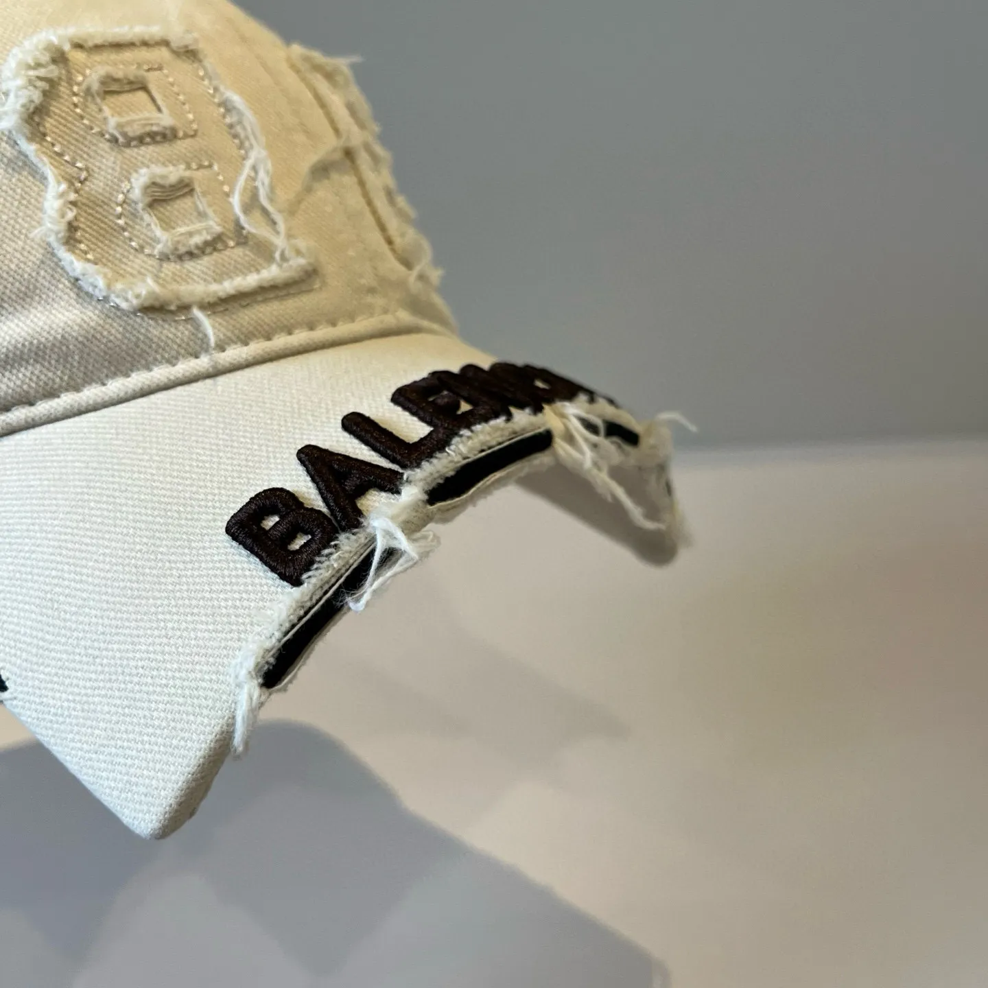 P56 BALENCIAGA new logo baseball cap, cool colors, different styles for men and women, the first batch will be shipped first! A must-buy for Paris fans!