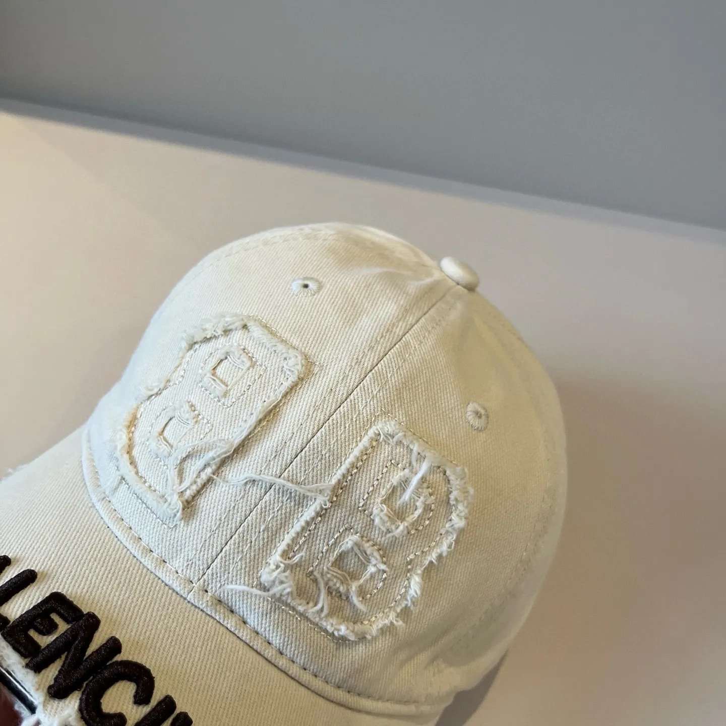 P56 BALENCIAGA new logo baseball cap, cool colors, different styles for men and women, the first batch will be shipped first! A must-buy for Paris fans!
