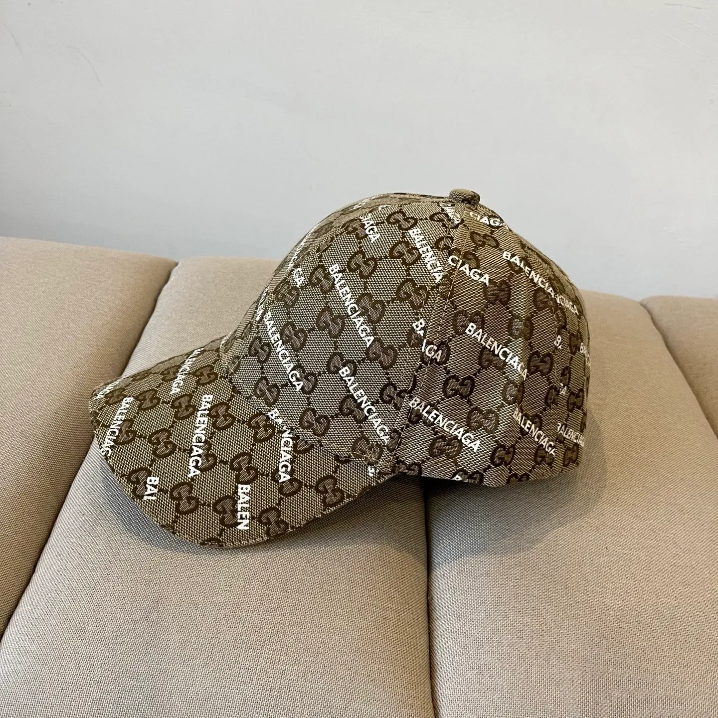 P56 BALENCIAGA new logo baseball cap, cool colors, different styles for men and women, the first batch will be shipped first! A must-buy for Paris fans!