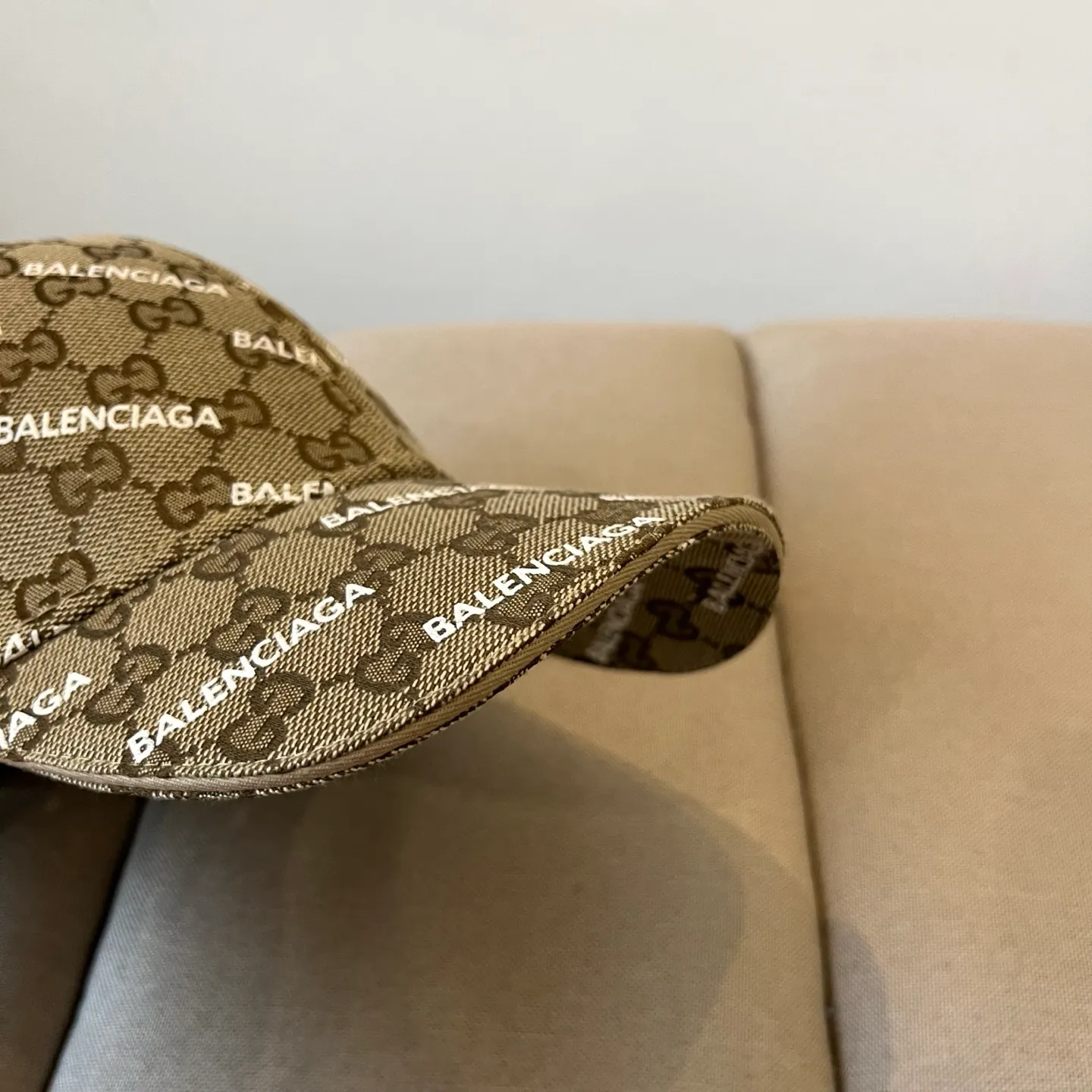 P56 BALENCIAGA new logo baseball cap, cool colors, different styles for men and women, the first batch will be shipped first! A must-buy for Paris fans!