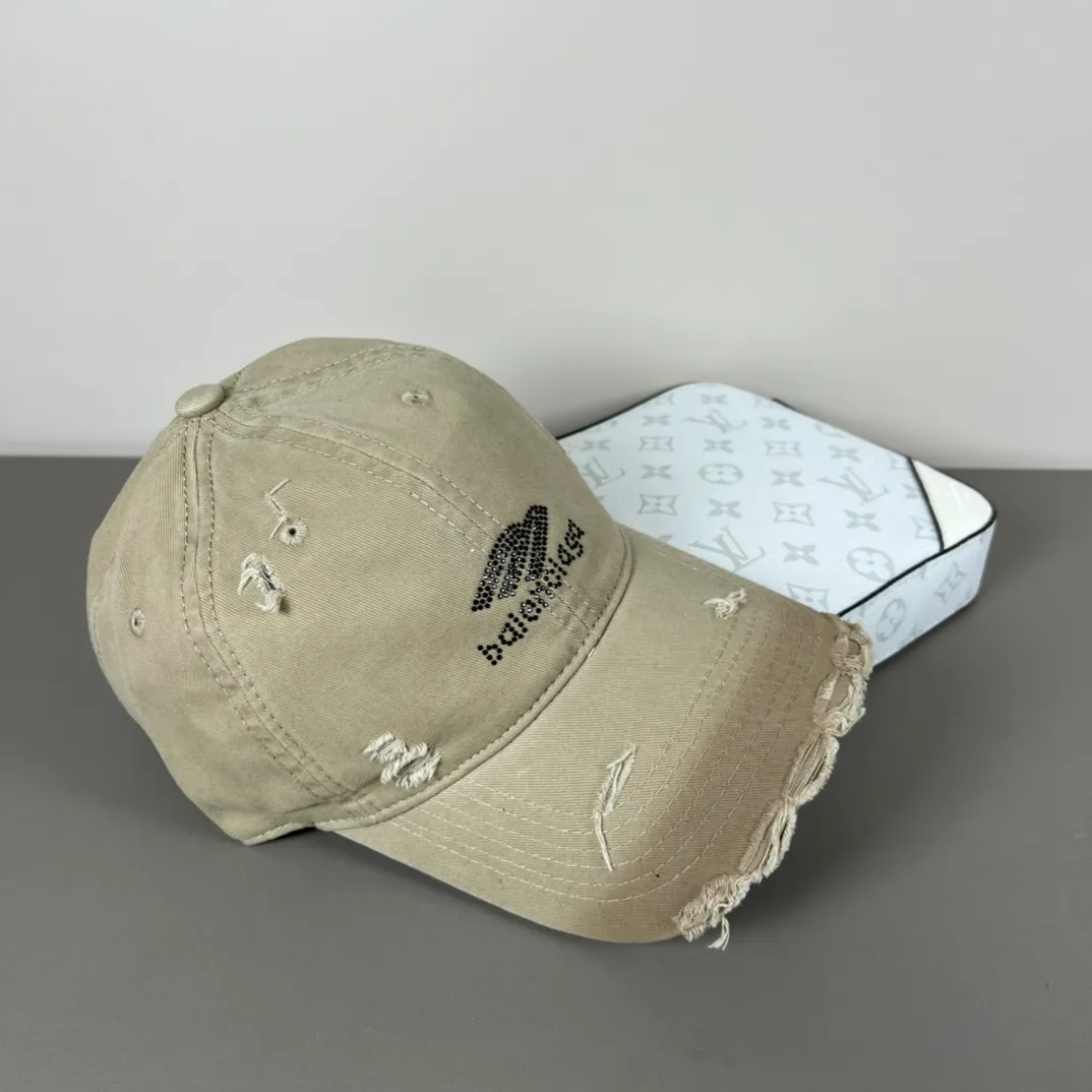 56💰BALENCIAGA new logo baseball cap, cool colors, different styles for men and women, the first batch will be shipped first! A must-buy for Paris fans!
