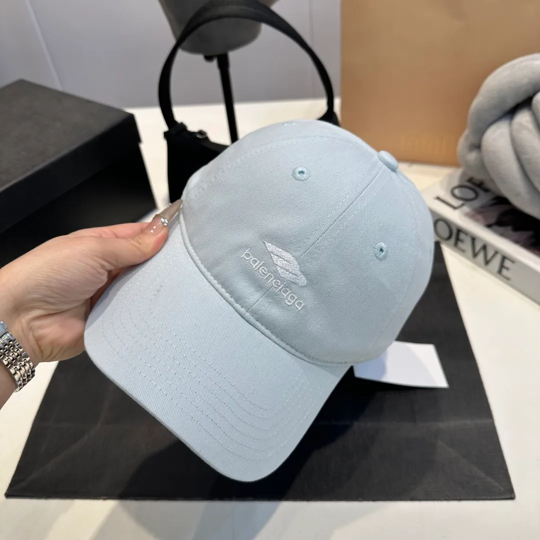 P60 Balenciaga Balenciaga's new baseball cap, personalized and old yuppie style, has a strong sense of design and is a must-have for fashionistas