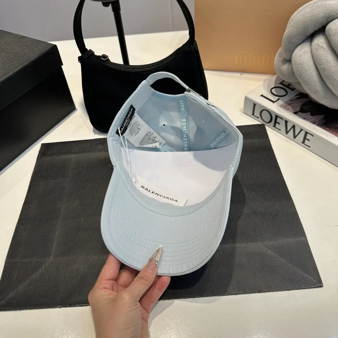 P60 Balenciaga Balenciaga's new baseball cap, personalized and old yuppie style, has a strong sense of design and is a must-have for fashionistas
