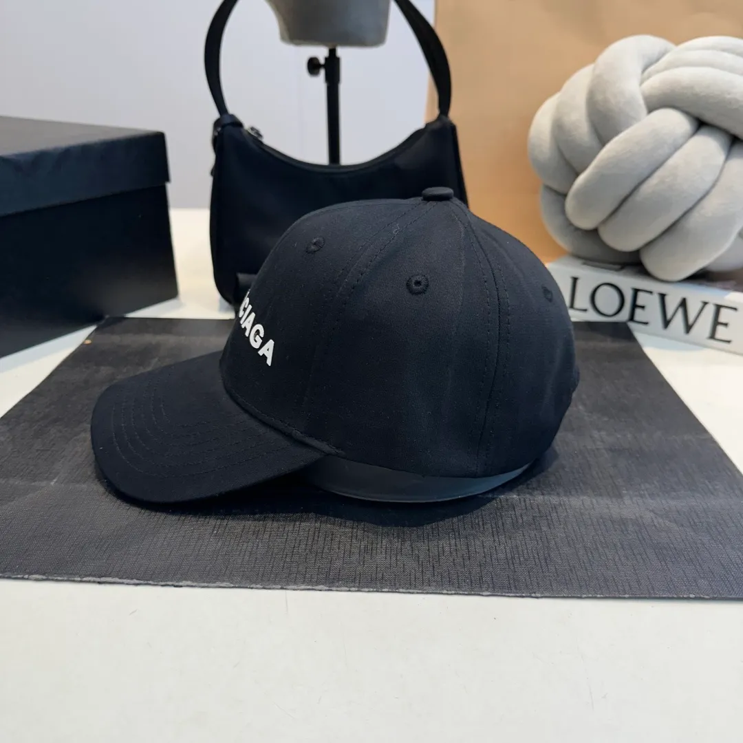P56 BALENCIAGA Balenciaga's new embroidered logo baseball cap, cool colors, different styles for men and women, the first batch will be shipped first! A must-buy for Paris fans!