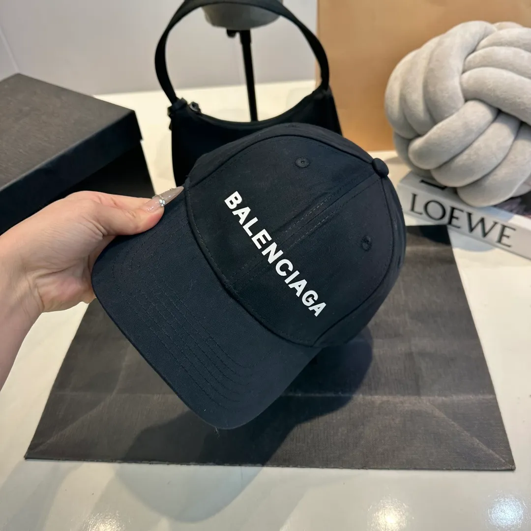 P56 BALENCIAGA Balenciaga's new embroidered logo baseball cap, cool colors, different styles for men and women, the first batch will be shipped first! A must-buy for Paris fans!