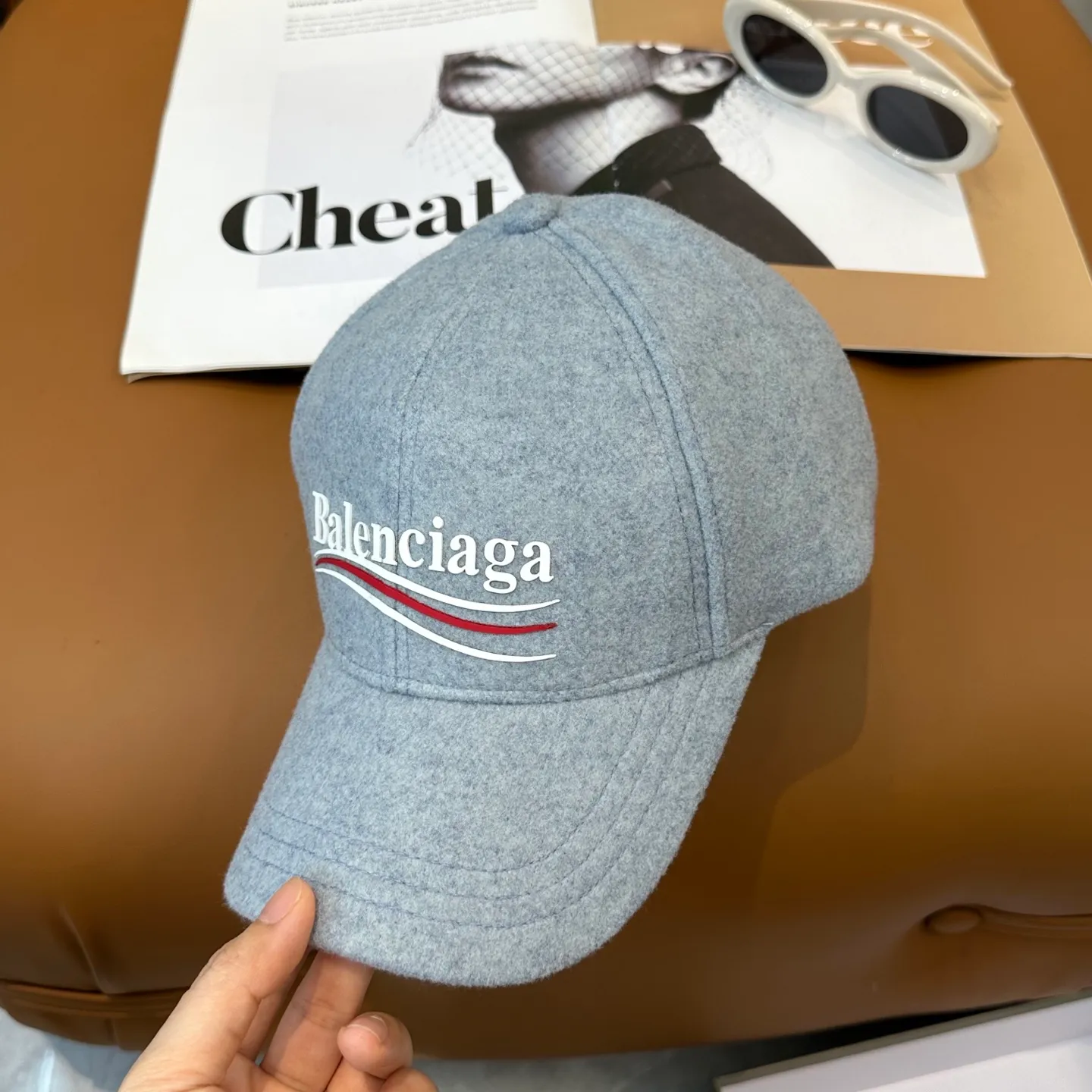 P66 Balenciaga's new autumn and winter woolen baseball cap💋💋 The baseball cap that is most commonly worn daily. The gray color often matches the look👀 It is very good for daily commuting or city boy sweeping the streets.