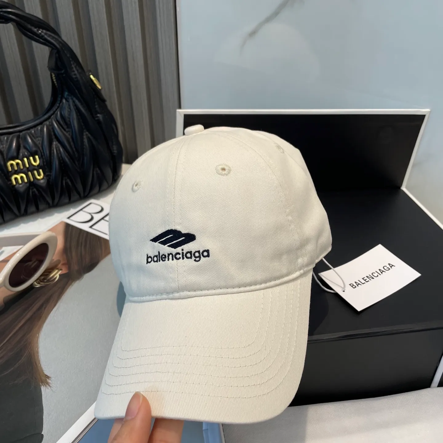 P56 BALENCIAGA Balenciaga's new embroidered logo baseball cap, cool colors, different styles for men and women, the first batch will be shipped first! A must-buy for Paris fans!