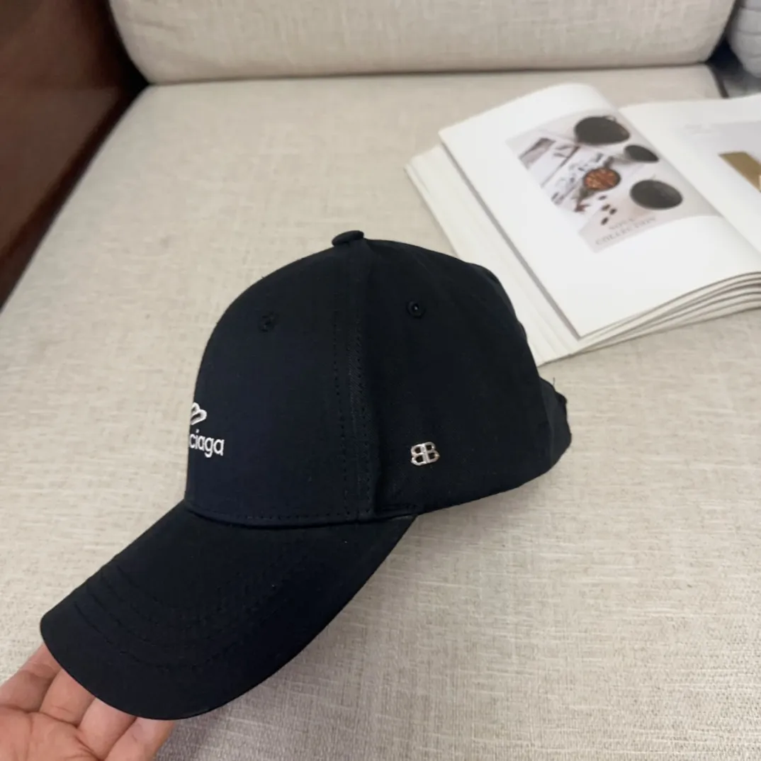 💰50 BALENCIAGA🆕Spring style new personalized baseball cap, high quality and excellent breathability, suitable for all seasons, high-looking fashion item! Same style for men and women