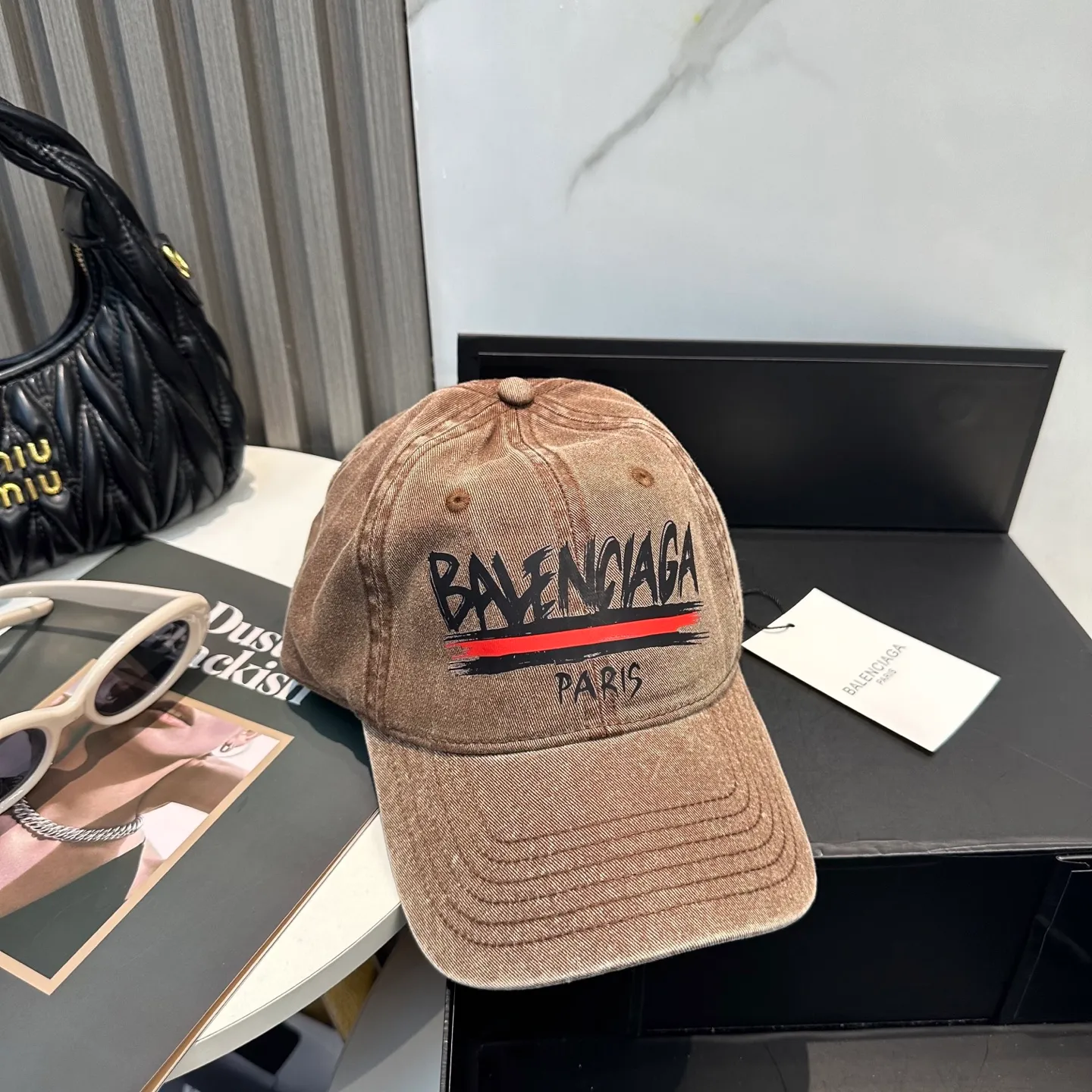 P60 new product Balencia*a Balenciaga new baseball cap ready for delivery in seconds🧢Simple, fashionable, super invincible and beautiful hat! Couple style!