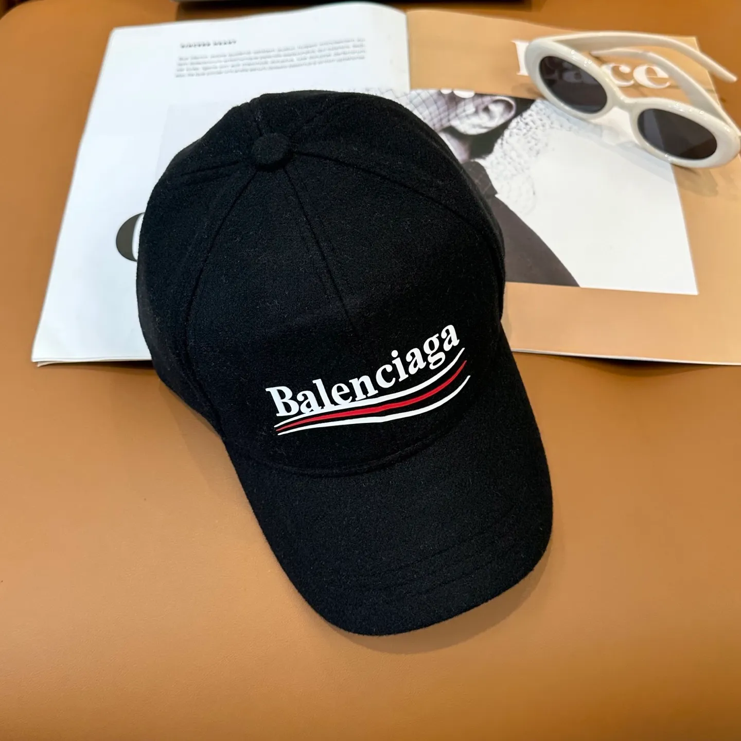 P66 Balenciaga's new autumn and winter woolen baseball cap💋💋 The baseball cap that is most commonly worn daily. The gray color often matches the look👀 It is very good for daily commuting or city boy sweeping the streets.