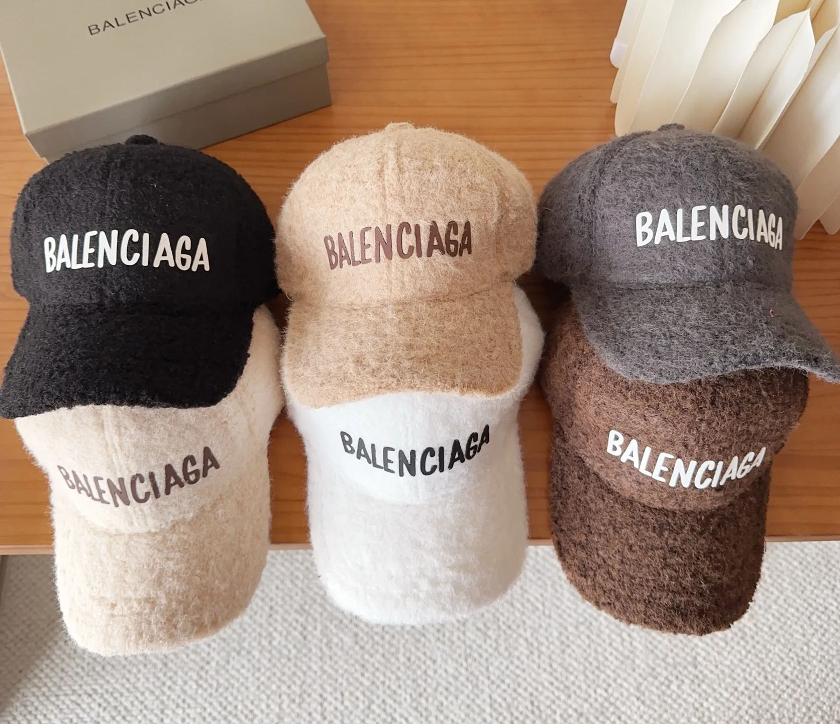 💰50 Parisian* baseball cap, classic trendy cool style, so nice👍😍 It’s so good-looking that you don’t need it 😉 Huge anti-collision❗️Very versatile ❗️It shows off your face even though it’s small 😉