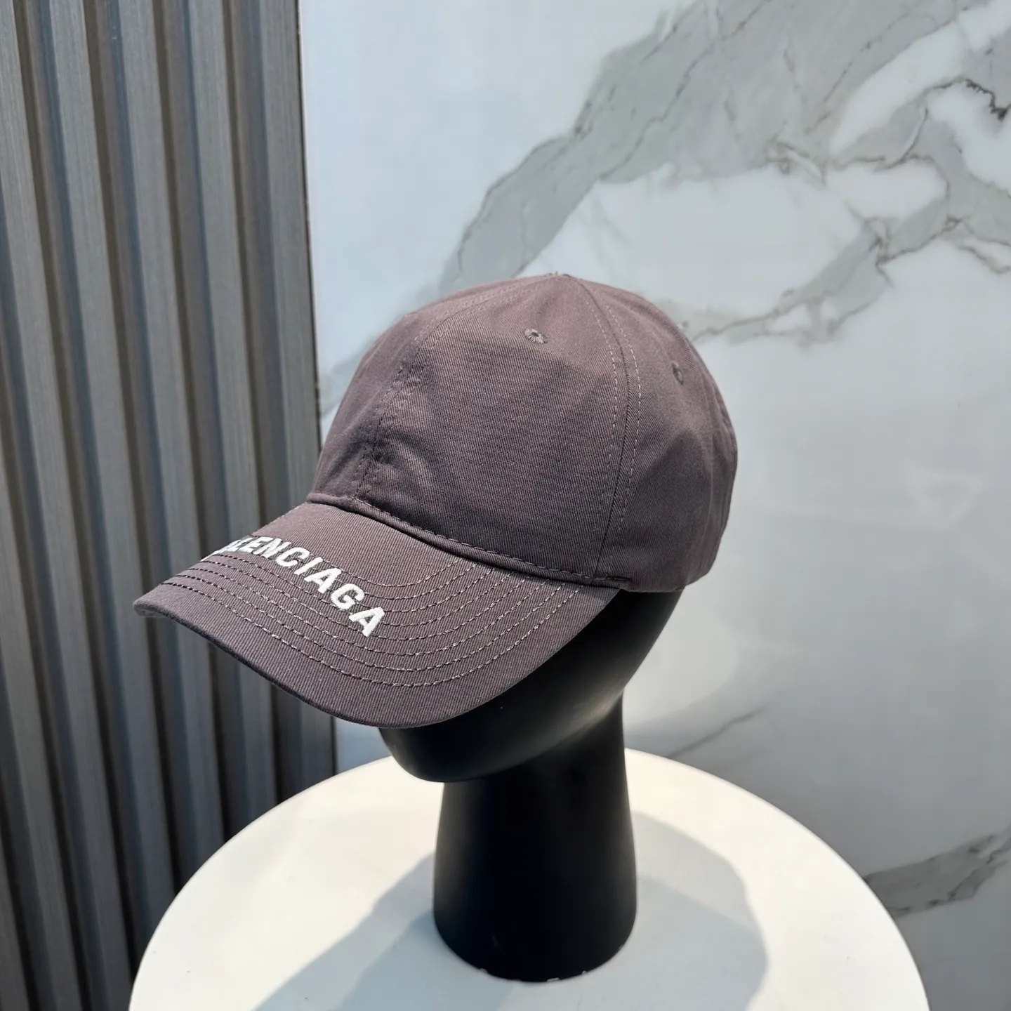 P66 Balencia*a Balenciaga's new baseball cap, ready for delivery in seconds 🧢Simple, fashionable, super invincible and beautiful hat! Couple style! The advantages of the original product compared to other hats,