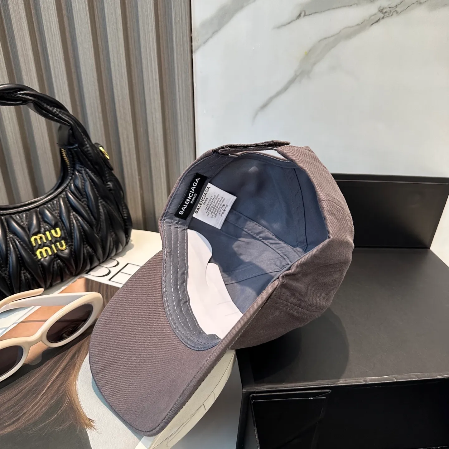 P66 Balencia*a Balenciaga's new baseball cap, ready for delivery in seconds 🧢Simple, fashionable, super invincible and beautiful hat! Couple style! The advantages of the original product compared to other hats,