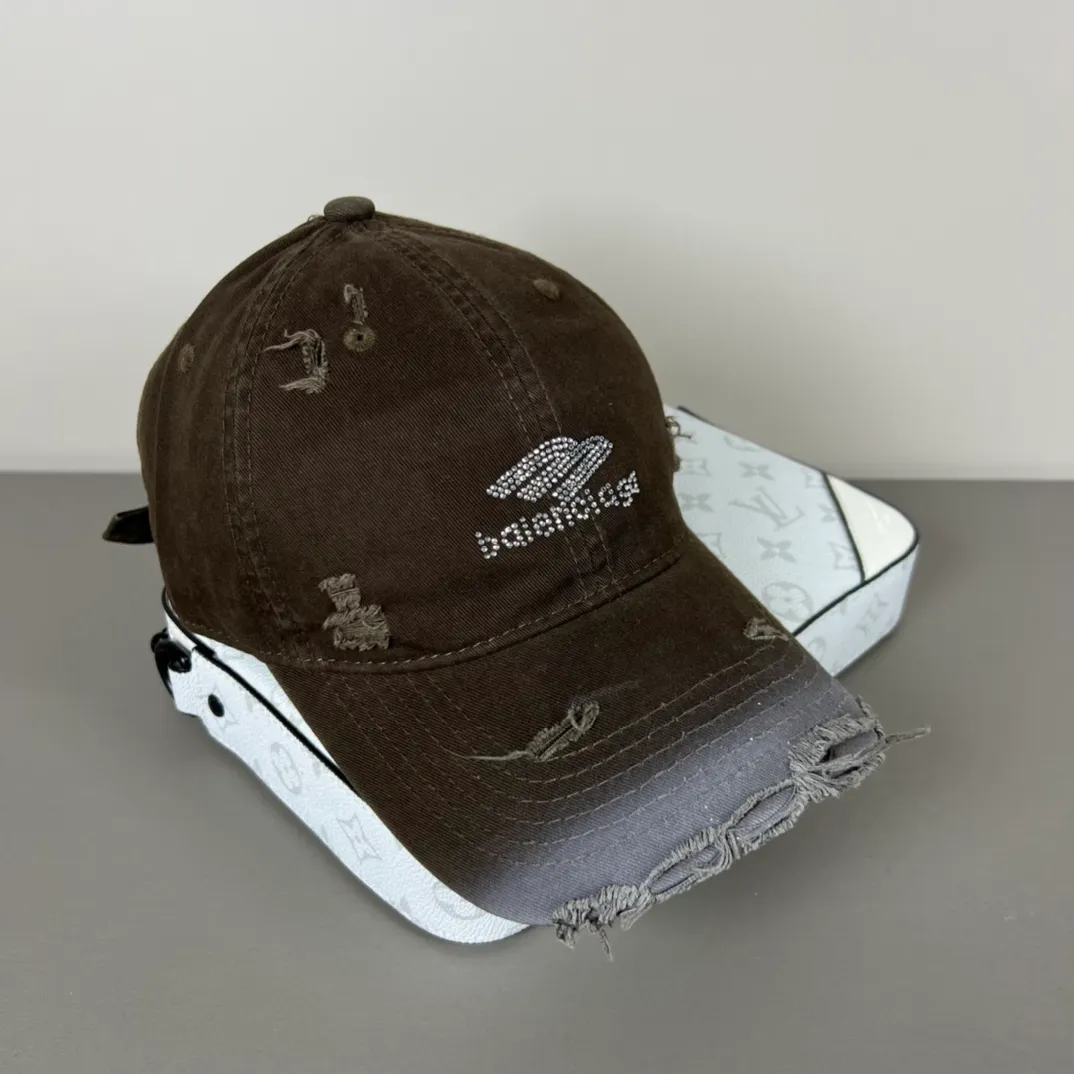 56💰BALENCIAGA new logo baseball cap, cool colors, different styles for men and women, the first batch will be shipped first! A must-buy for Paris fans!