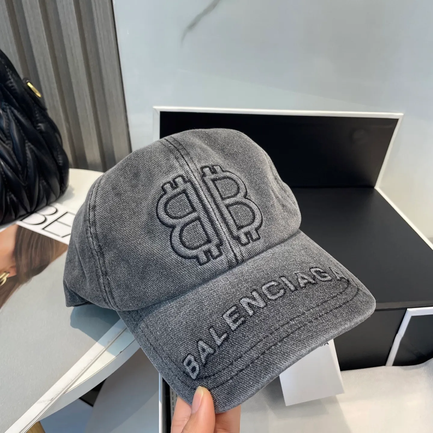 P60 BALENCIAGA Balenciaga's new washed denim baseball cap, cool colors, different styles for men and women, the first batch will be shipped first! A must-buy for Paris fans!