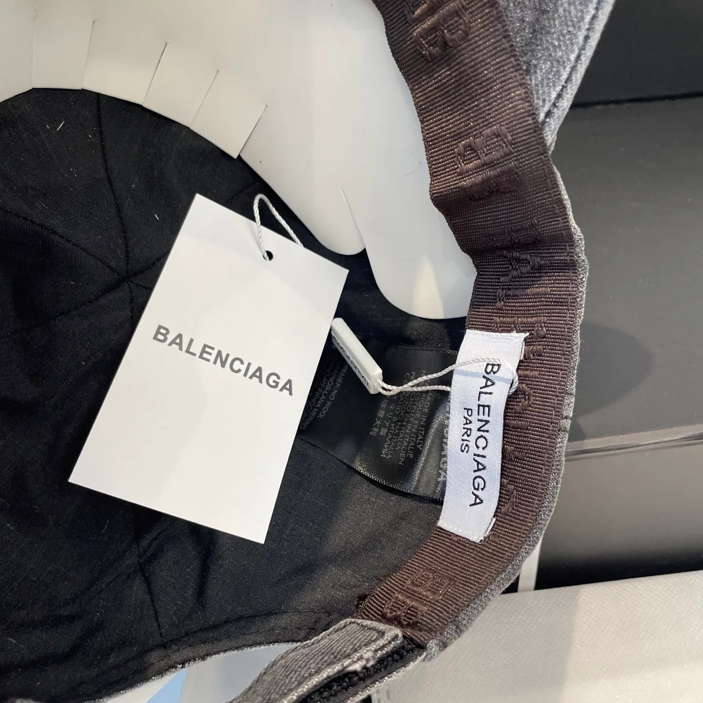 P60 BALENCIAGA Balenciaga's new washed denim baseball cap, cool colors, different styles for men and women, the first batch will be shipped first! A must-buy for Paris fans!