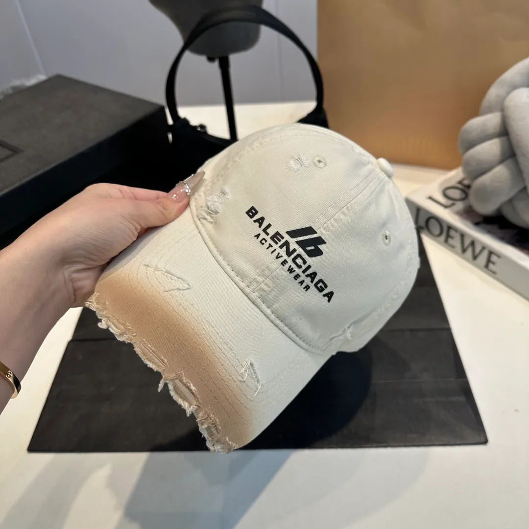 P60 new product Balencia*a Balenciaga new baseball cap ready for delivery in seconds🧢Simple, fashionable, super invincible and beautiful hat! Couple style!