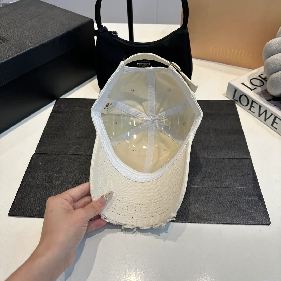 P60 new product Balencia*a Balenciaga new baseball cap ready for delivery in seconds🧢Simple, fashionable, super invincible and beautiful hat! Couple style!
