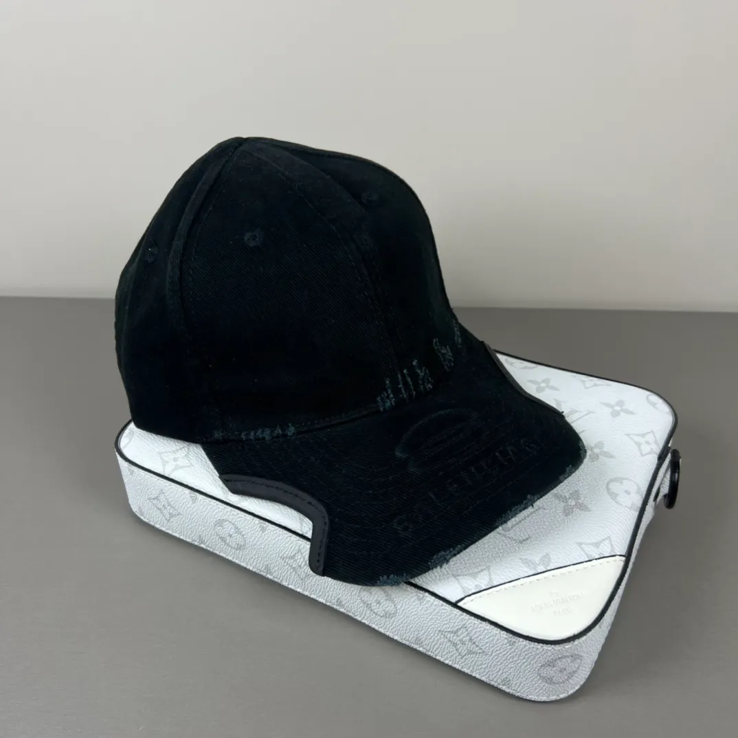 60💰BALENCIAGA Balenciaga’s new logo baseball cap, cool colors, different styles for men and women, the first batch will be shipped first! A must-buy for Paris fans!
