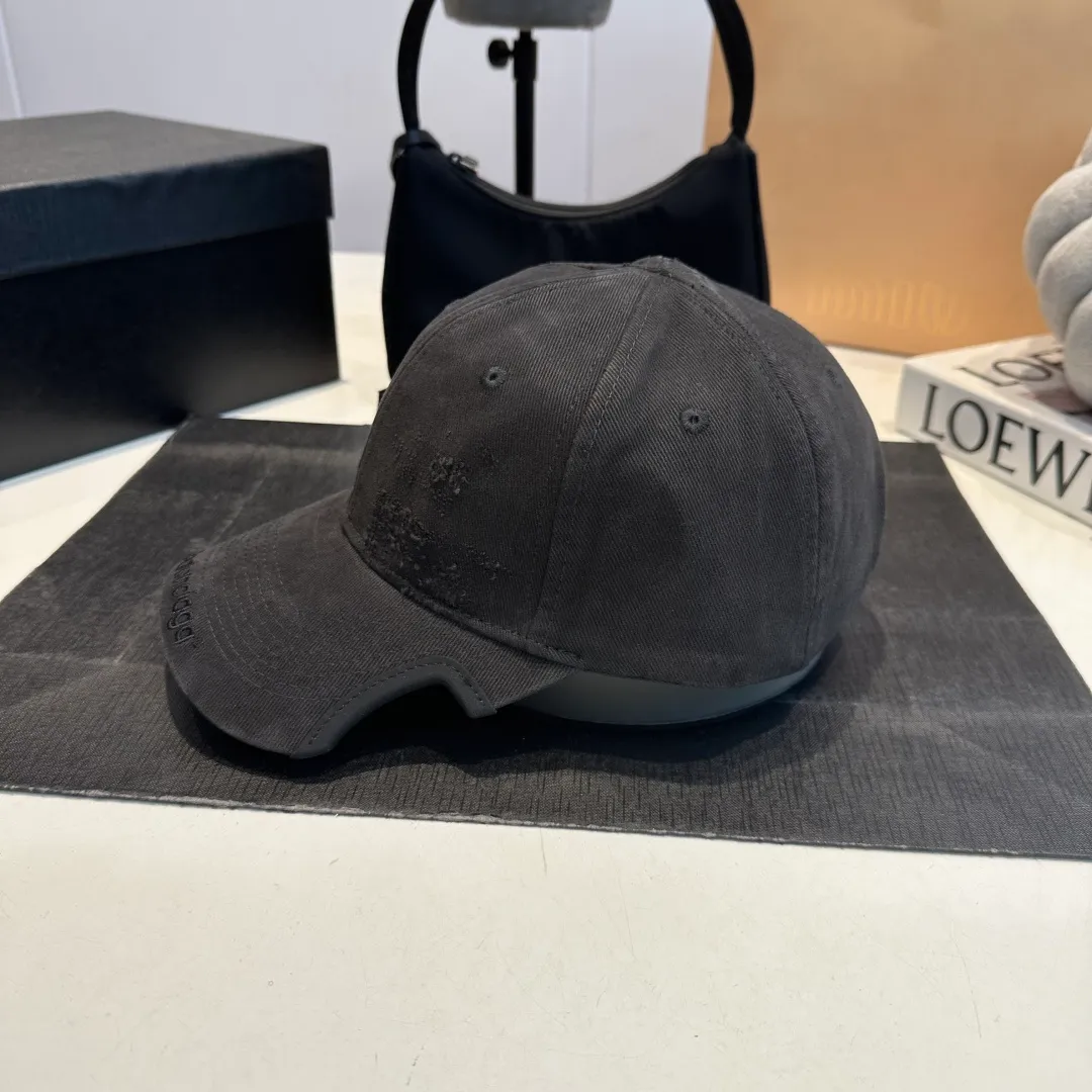 P70 Balenclaga new baseball cap, ready for delivery in seconds🧢Simple, fashionable, super invincible and beautiful hat! Couple style! Advantages of original items compared to other hats