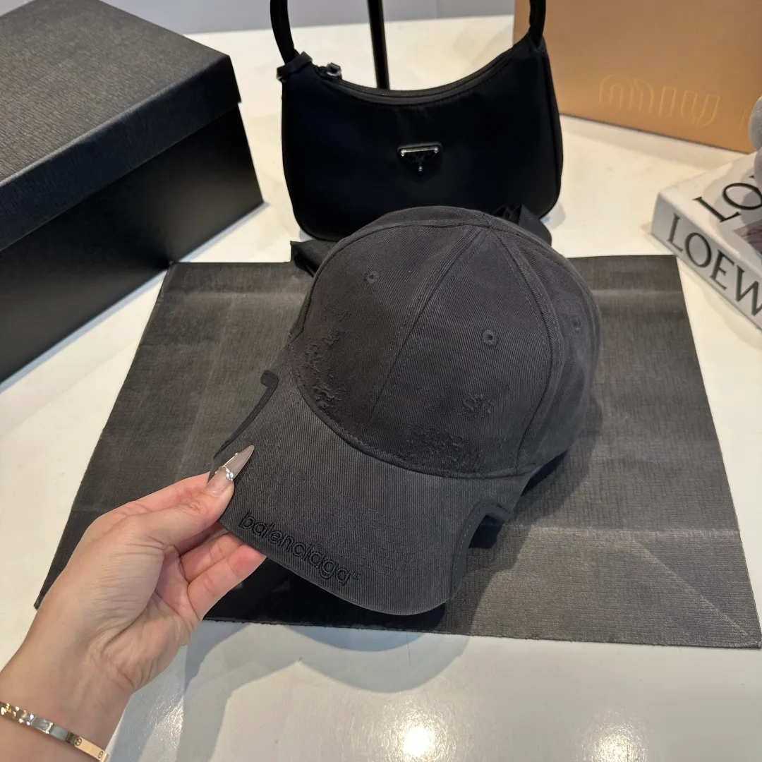 P70 Balenclaga new baseball cap, ready for delivery in seconds🧢Simple, fashionable, super invincible and beautiful hat! Couple style! Advantages of original items compared to other hats