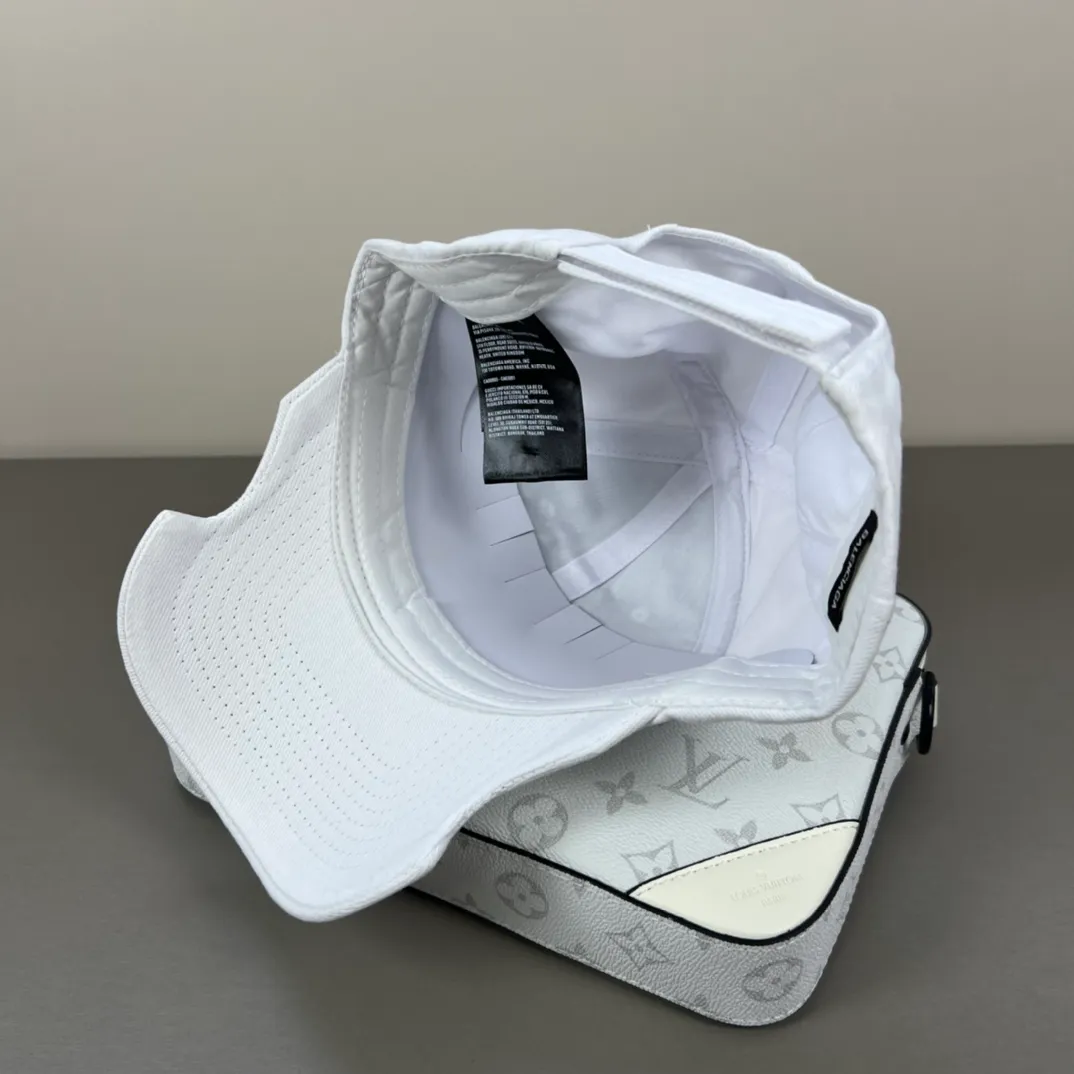 60💰BALENCIAGA Balenciaga’s new logo baseball cap, cool colors, different styles for men and women, the first batch will be shipped first! A must-buy for Paris fans!