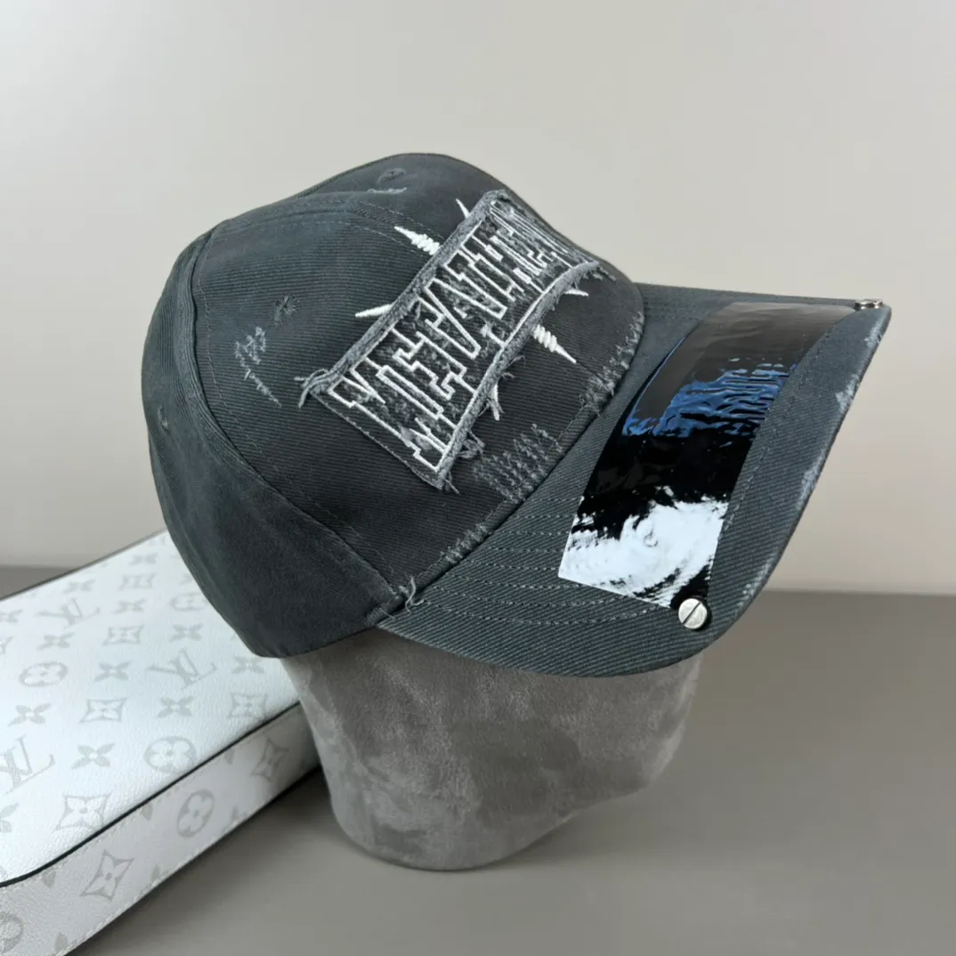 60💰BALENCIAGA Balenciaga’s new logo baseball cap, cool colors, different styles for men and women, the first batch will be shipped first! A must-buy for Paris fans!