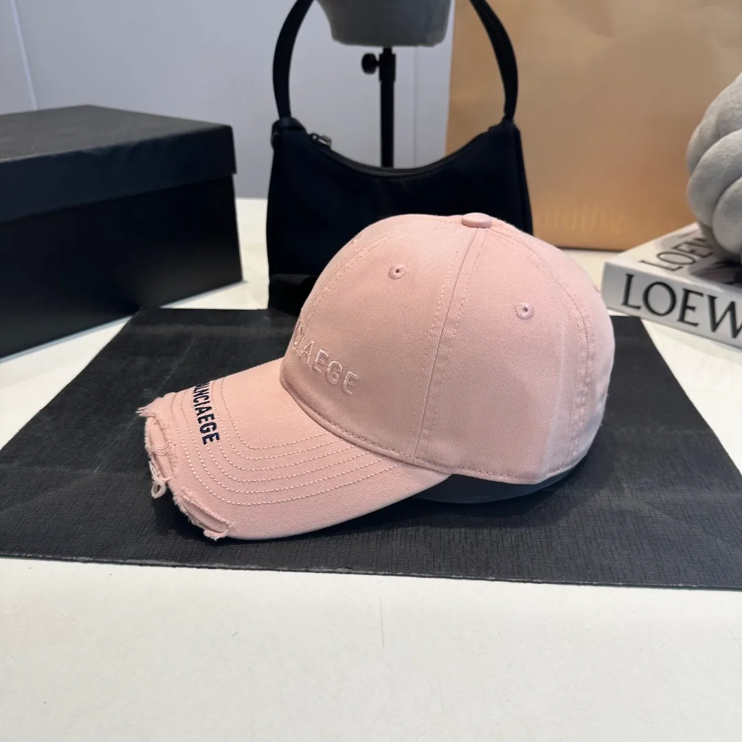 P60 Balenciaga BALENGIAGA hole baseball cap