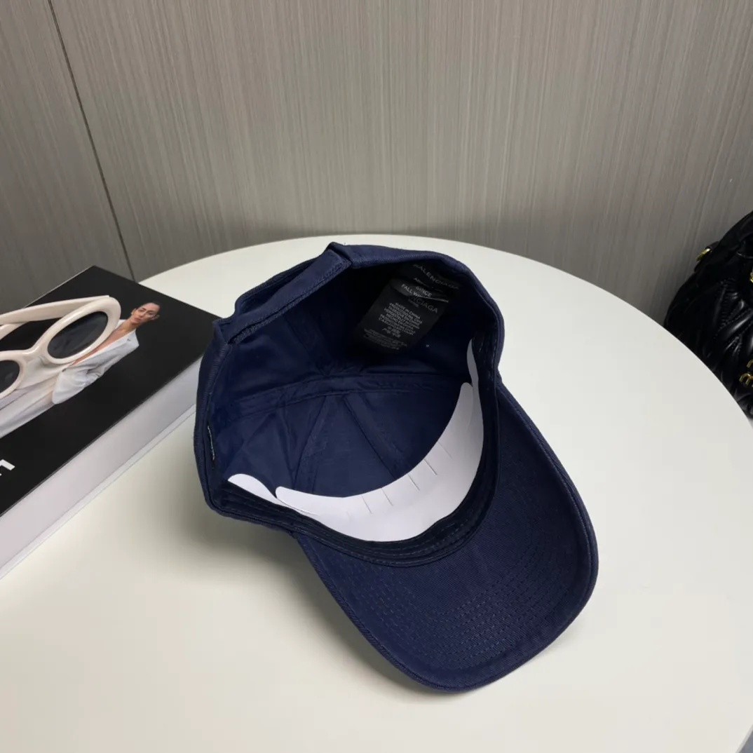 P60 🧢Balenciaga🧢Embroidered original baseball cap♥️The quality is very good👍Casual and fashionable🌼Versatile style♥️Same style for men and women!