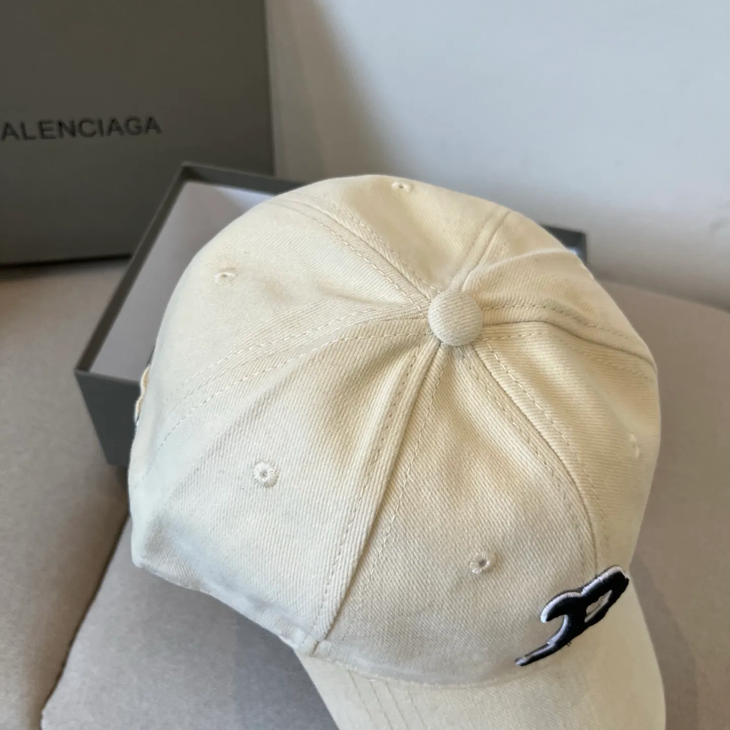 P60 BALENCIAGA new logo baseball cap, cool colors, different styles for men and women, the first batch will be shipped first! A must-buy for Paris fans!