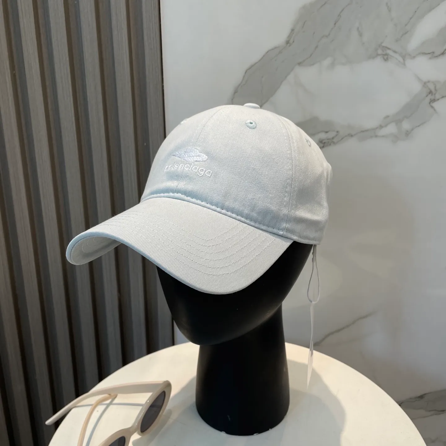 P60 BALENCIAGA Balenciaga's new embroidered logo baseball cap, cool colors, different styles for men and women, the first batch will be shipped first! A must-buy for Paris fans!