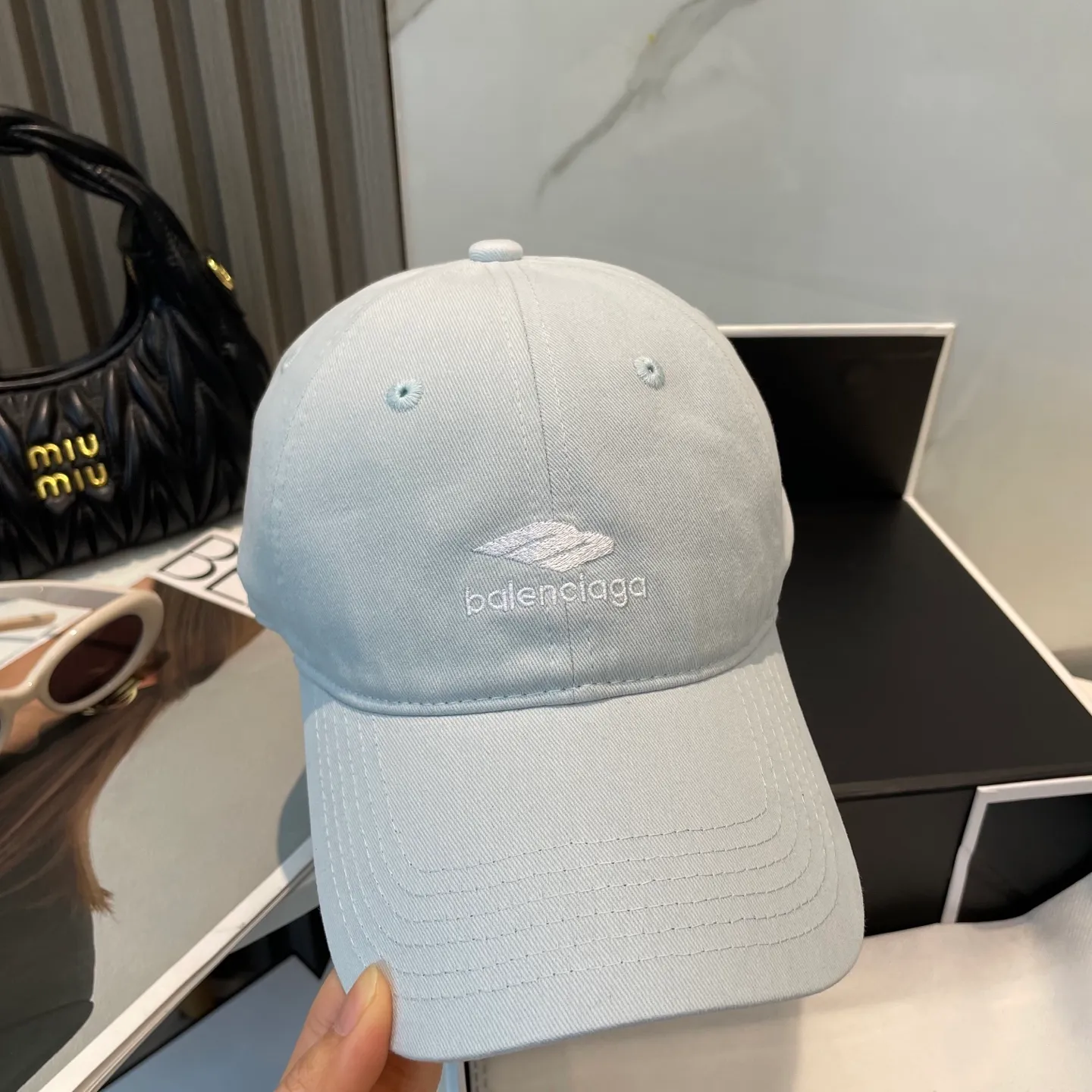 P60 BALENCIAGA Balenciaga's new embroidered logo baseball cap, cool colors, different styles for men and women, the first batch will be shipped first! A must-buy for Paris fans!