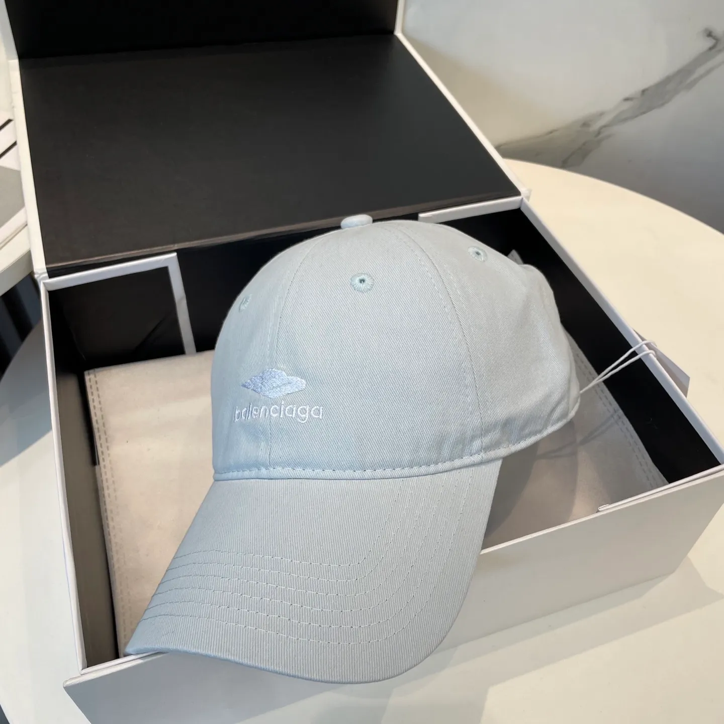 P60 BALENCIAGA Balenciaga's new embroidered logo baseball cap, cool colors, different styles for men and women, the first batch will be shipped first! A must-buy for Paris fans!