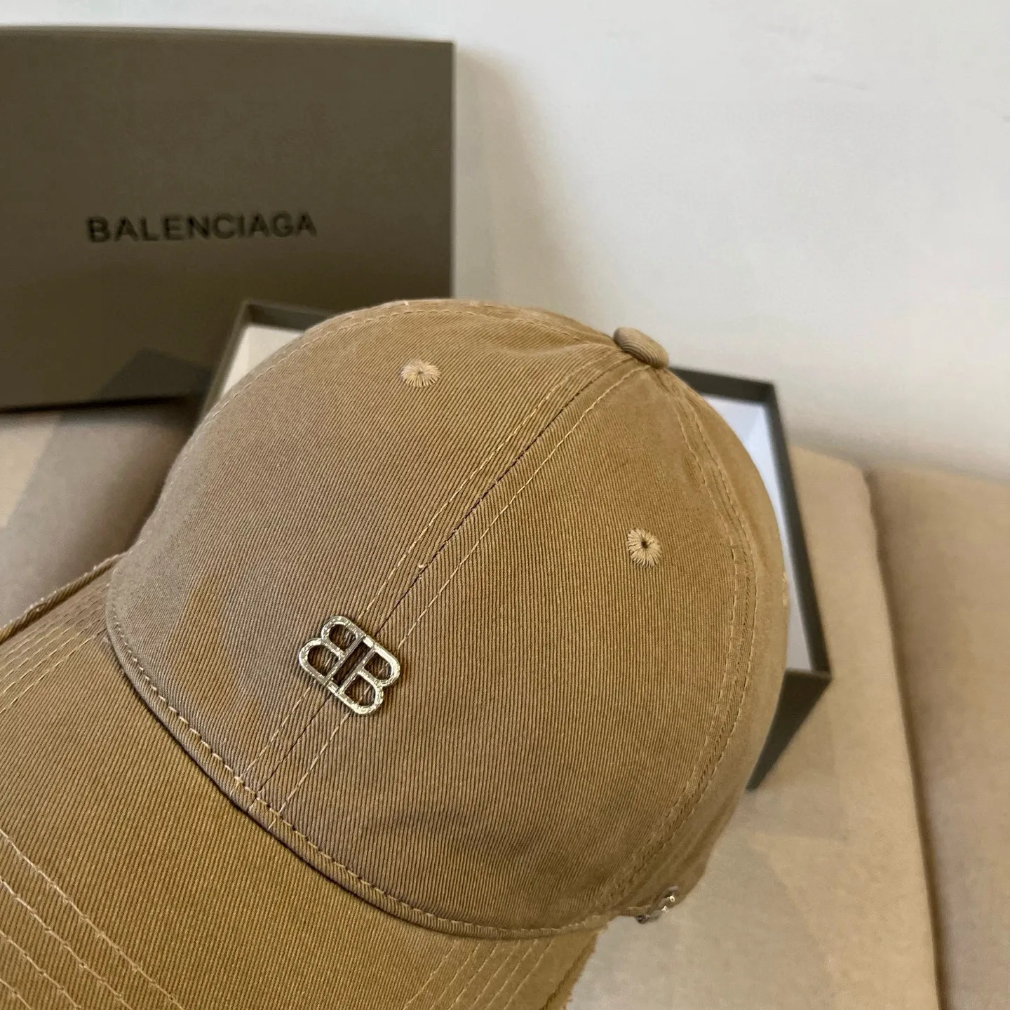 P60 BALENCIAGA new logo baseball cap, cool colors, different styles for men and women, the first batch will be shipped first! A must-buy for Paris fans!
