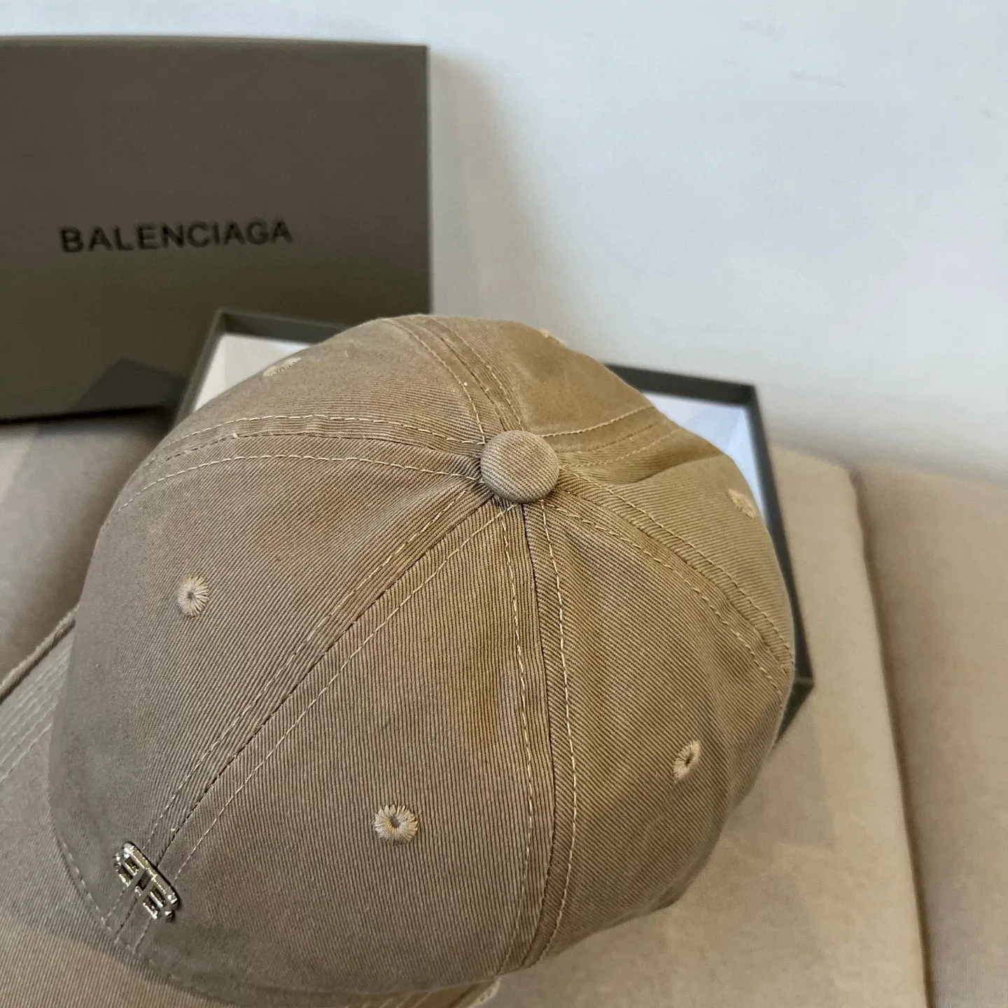P60 BALENCIAGA new logo baseball cap, cool colors, different styles for men and women, the first batch will be shipped first! A must-buy for Paris fans!