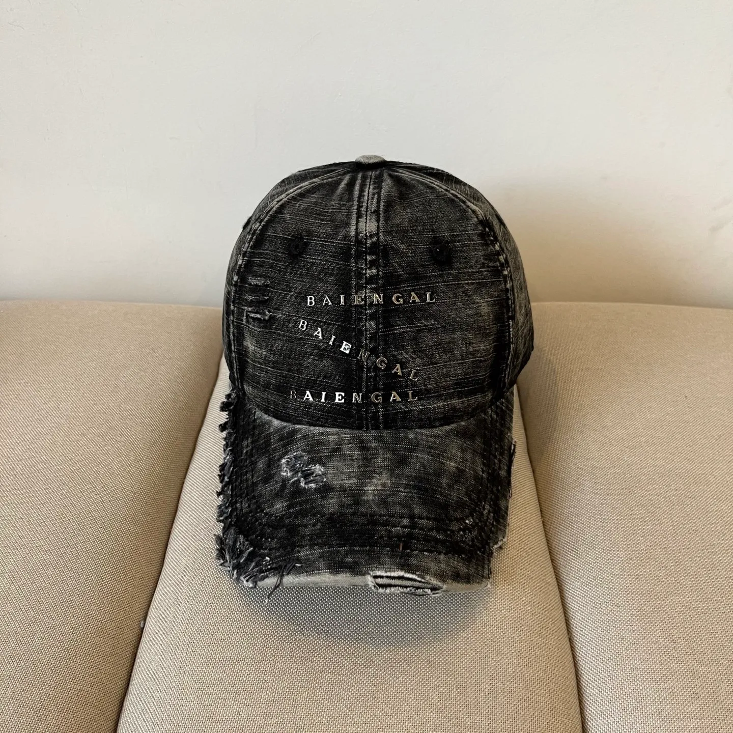 P74 BALENCIAGA new logo baseball cap, cool colors, different styles for men and women, the first batch will be shipped first! A must-buy for Paris fans!