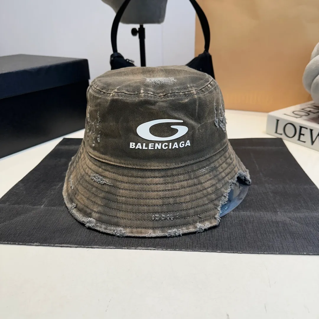 P60 new product Balencia*a Balenciaga's new fisherman hat, ready for delivery in seconds🧢Simple, fashionable, super invincible and beautiful hat! Couple style!