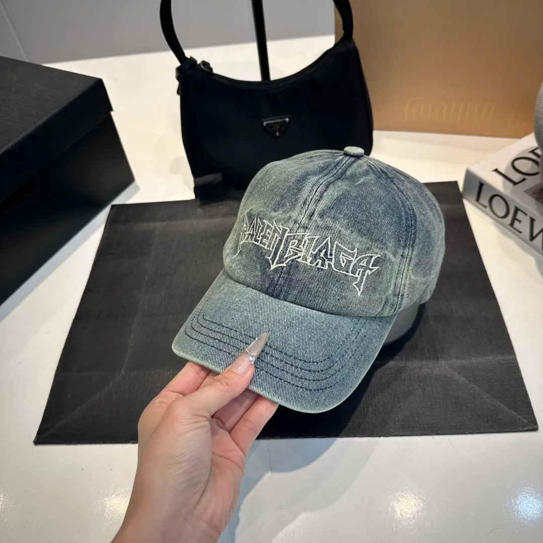 P70 BALENCIAGA new embroidered logo baseball cap, cool colors, different styles for men and women, the first batch will be shipped first! A must-buy for Paris fans!
