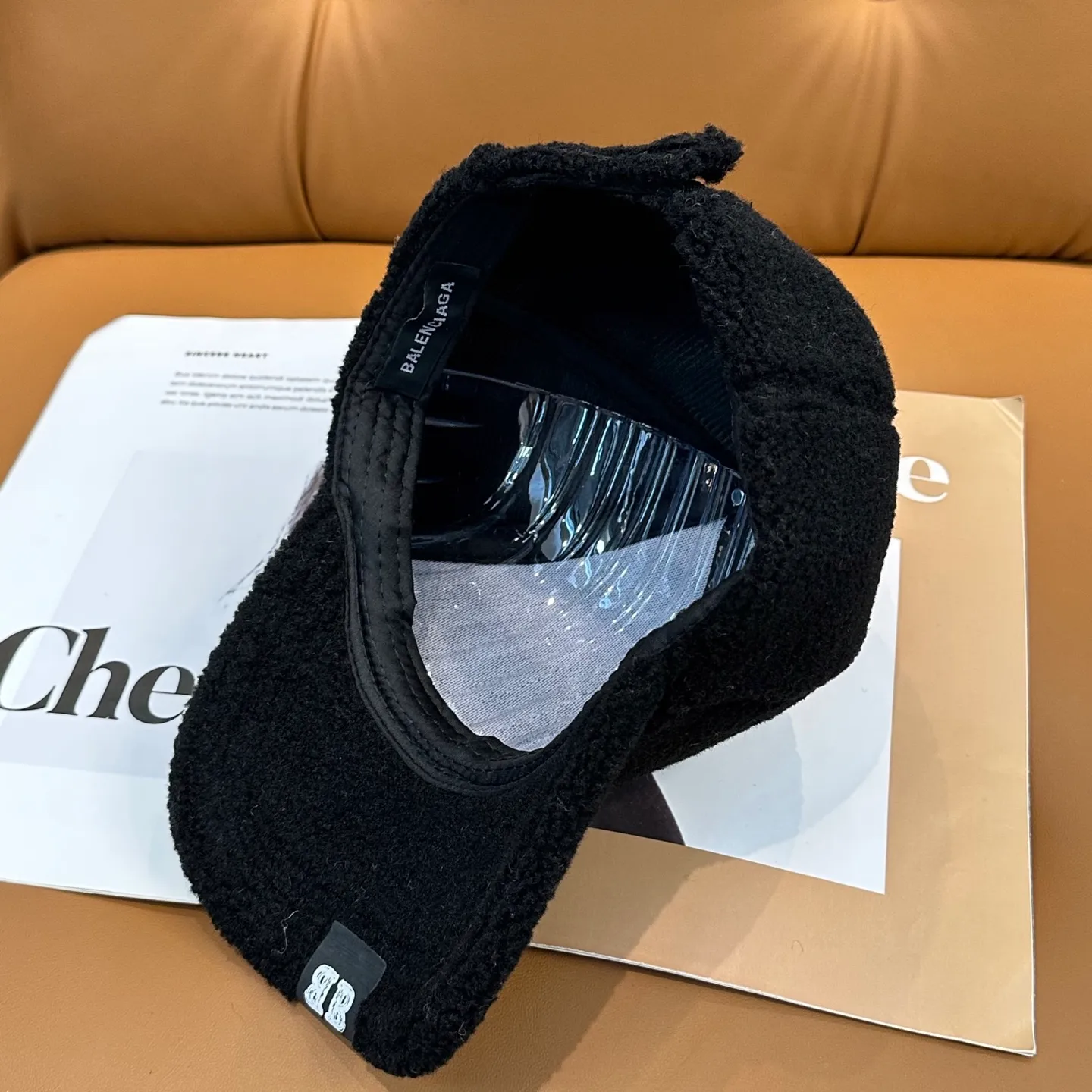 P56 Balenciaga ~ New autumn and winter lamb wool baseball cap ~ It is a perfect interpretation of the sweet and cool style. I love it so much❤️ The top is sexy and handsome. Both are online! No girl can refuse a fluffy item.