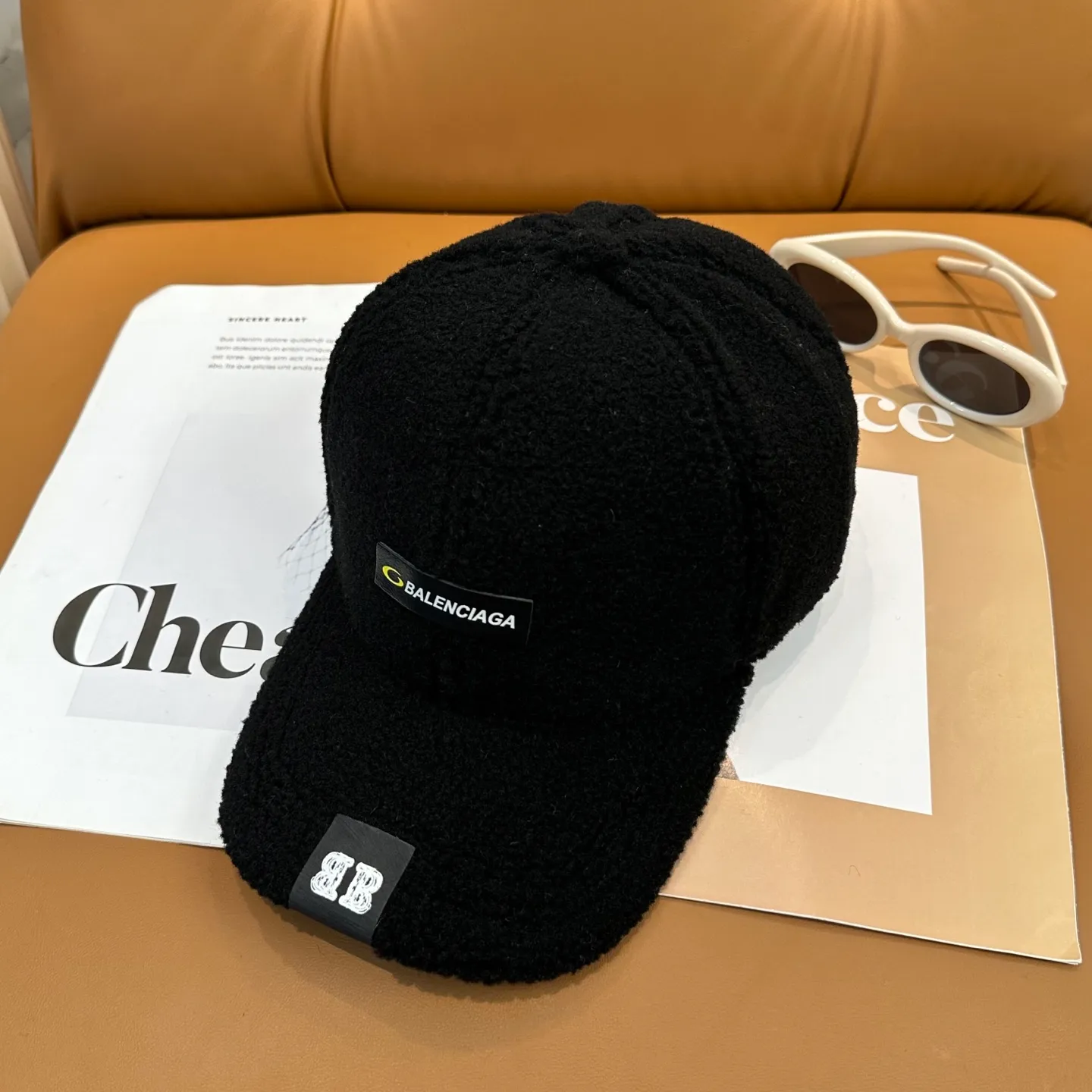 P56 Balenciaga ~ New autumn and winter lamb wool baseball cap ~ It is a perfect interpretation of the sweet and cool style. I love it so much❤️ The top is sexy and handsome. Both are online! No girl can refuse a fluffy item.
