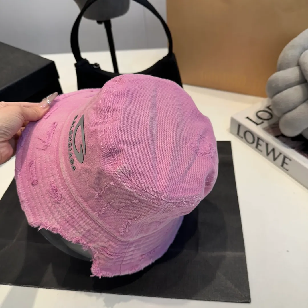 P60 new product Balencia*a Balenciaga's new fisherman hat, ready for delivery in seconds🧢Simple, fashionable, super invincible and beautiful hat! Couple style!