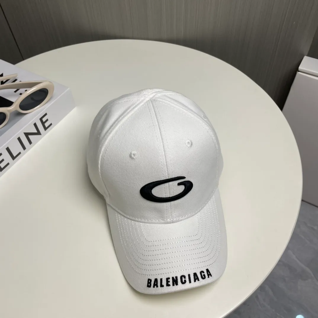 P60 new product Balencia*a new baseball cap with embroidered letters from Balenciaga, ready for delivery in seconds🧢Simple, fashionable, super invincible and beautiful hat! Couple style!