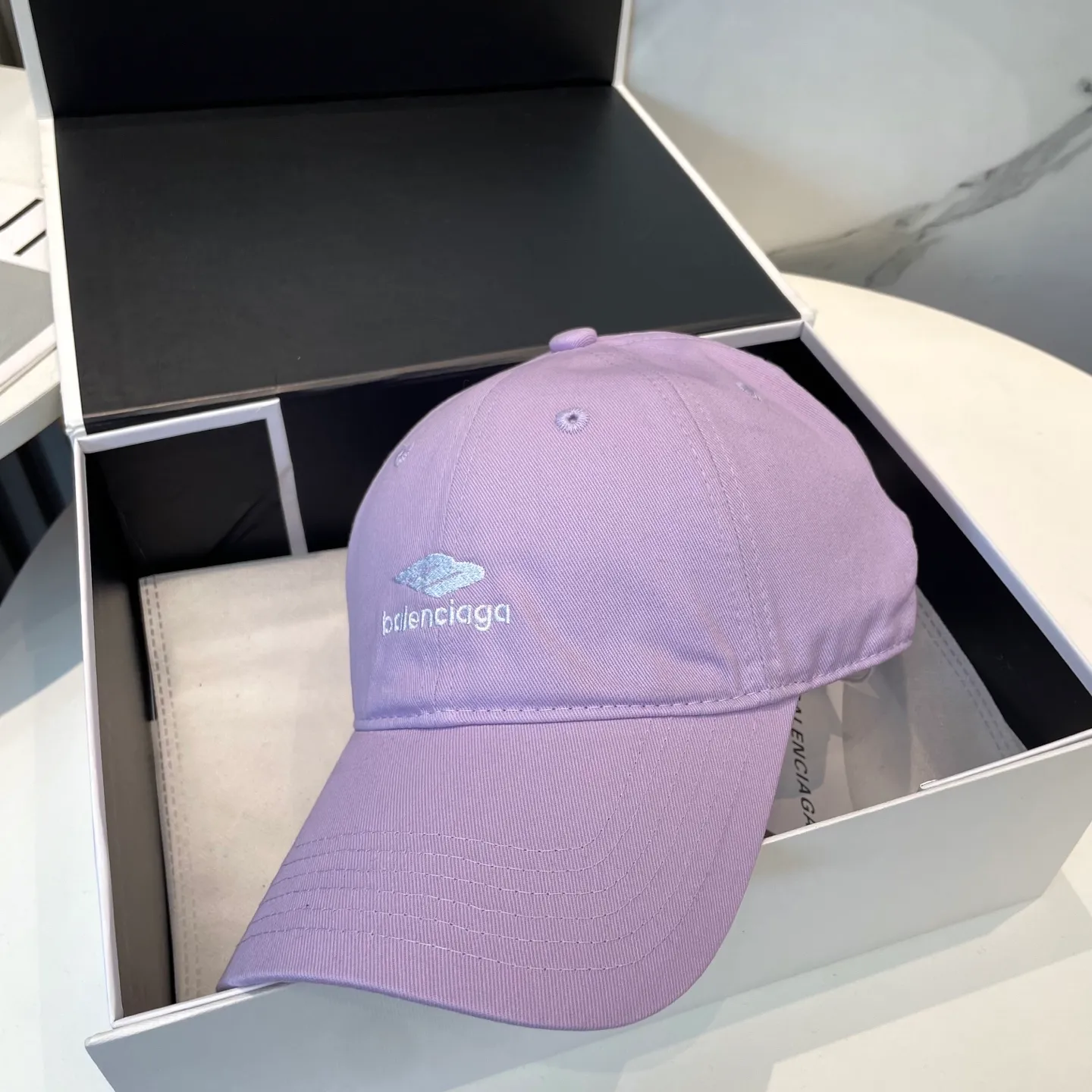 P56 BALENCIAGA Balenciaga's new embroidered logo baseball cap, cool colors, different styles for men and women, the first batch will be shipped first! A must-buy for Paris fans!
