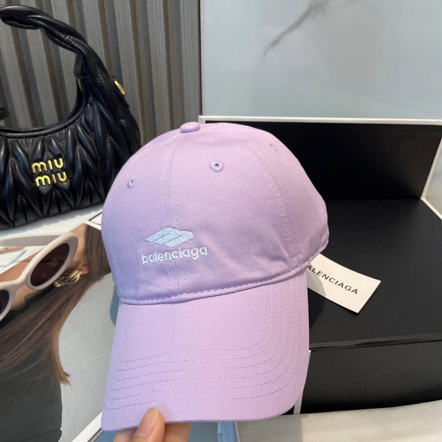 P56 BALENCIAGA Balenciaga's new embroidered logo baseball cap, cool colors, different styles for men and women, the first batch will be shipped first! A must-buy for Paris fans!