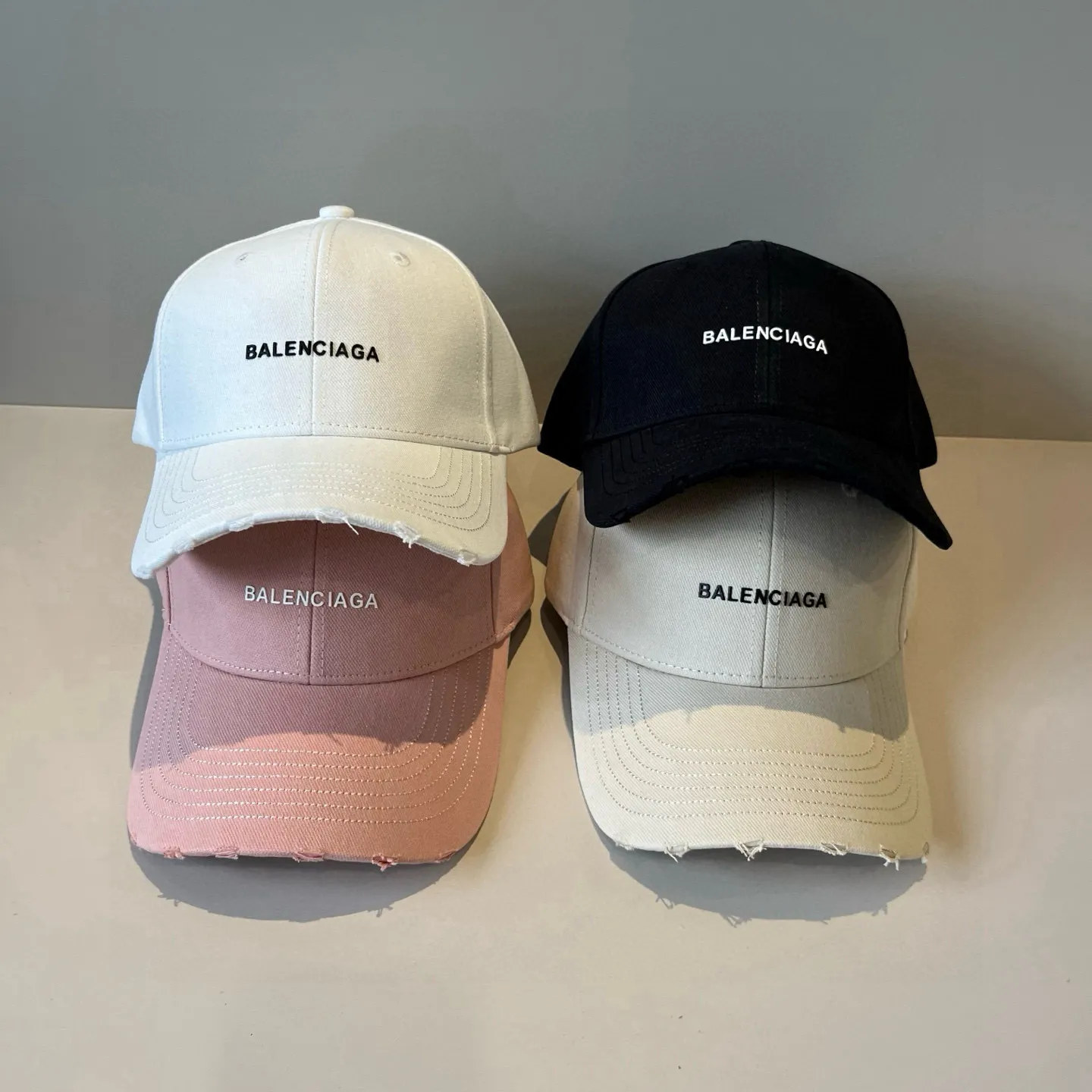 P56 BALENCIAGA new logo baseball cap, cool colors, different styles for men and women, the first batch will be shipped first! A must-buy for Paris fans!