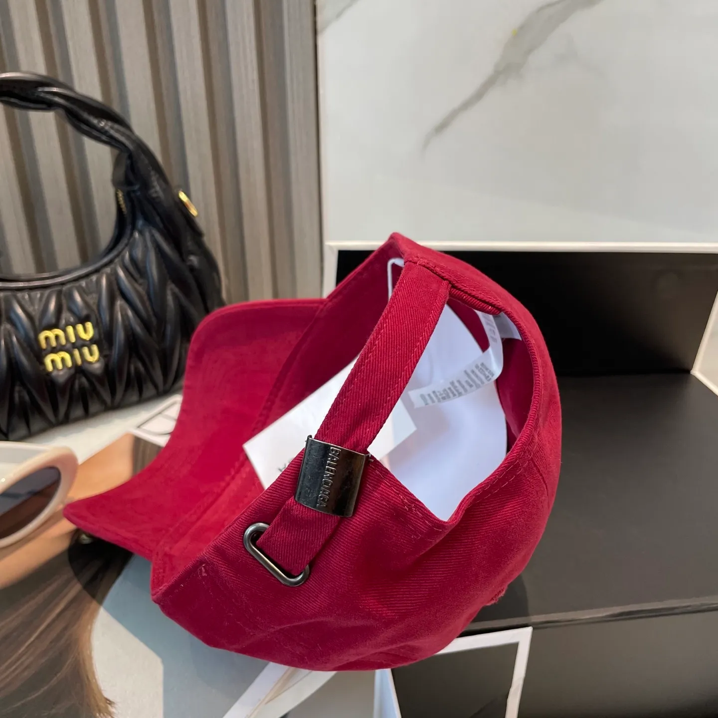 P60 BALENCIAGA Balenciaga's new embroidered logo baseball cap, cool colors, different styles for men and women, the first batch will be shipped first! A must-buy for Paris fans!