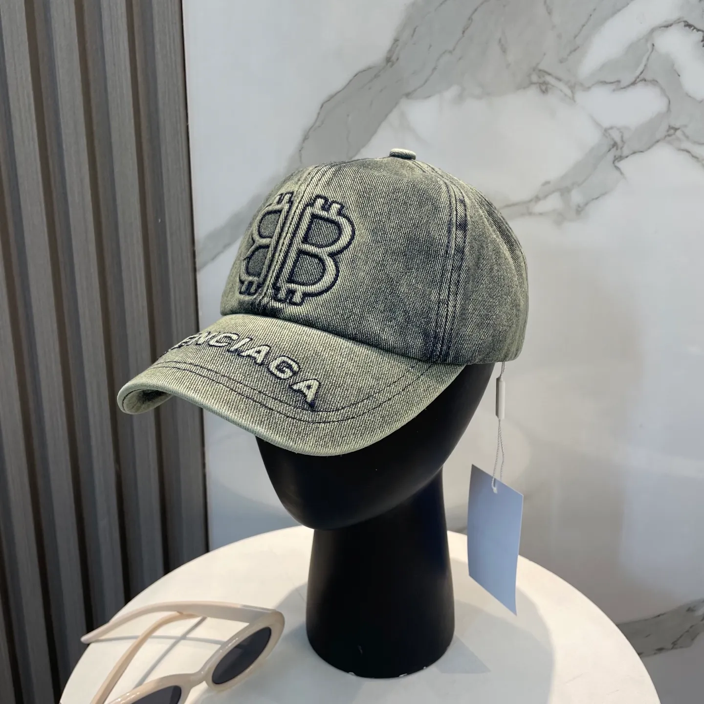 P60 BALENCIAGA Balenciaga's new washed denim baseball cap, cool colors, different styles for men and women, the first batch will be shipped first! A must-buy for Paris fans!