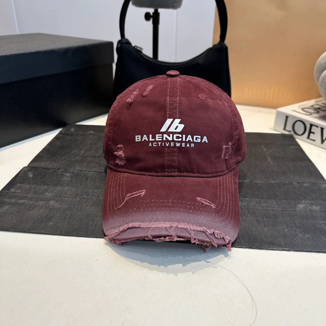 P60 new product Balencia*a Balenciaga new baseball cap ready for delivery in seconds🧢Simple, fashionable, super invincible and beautiful hat! Couple style!