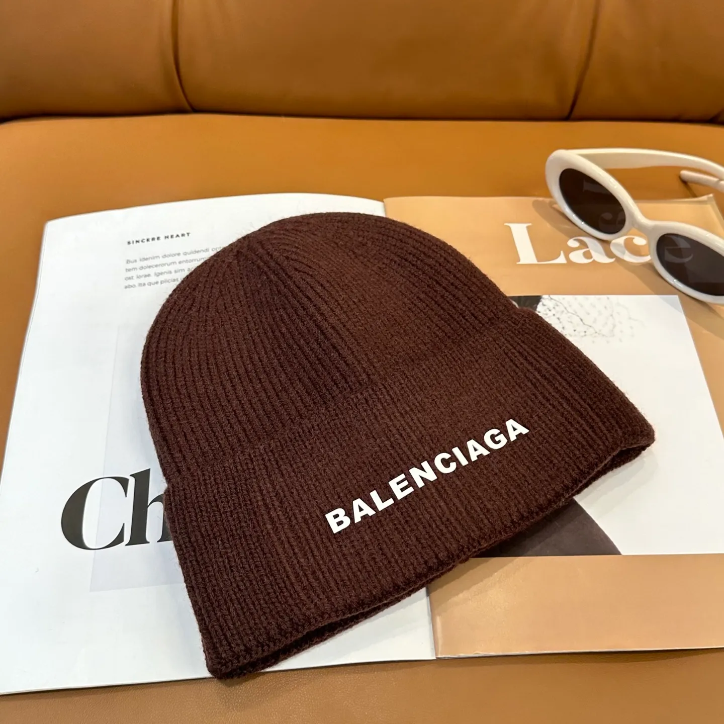 P56 Balenciaga new letter knitted hat! Xiaohongshu’s hottest selling item! Dress well! The same style for men and women, fashionable and popular🌸First-class quality, the best brand to keep warm in autumn and winter, order now, limited edition