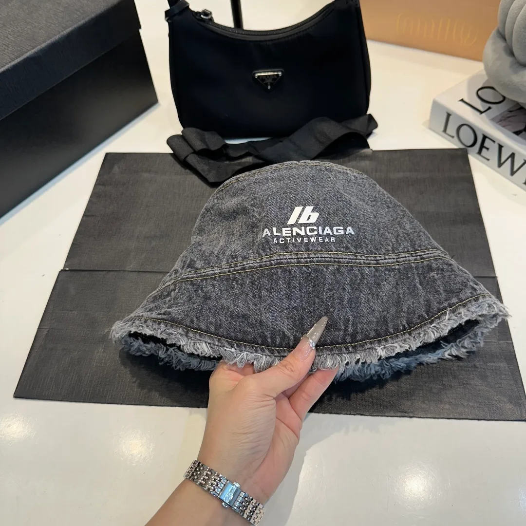 P80 Balenciaga denim bucket hat, head circumference 57cm